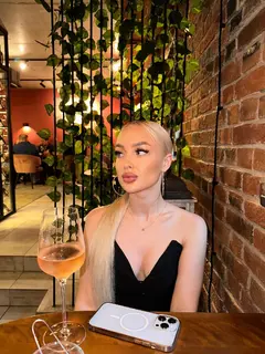 Angela escort in Dubai