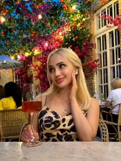 Avi escort in Dubai