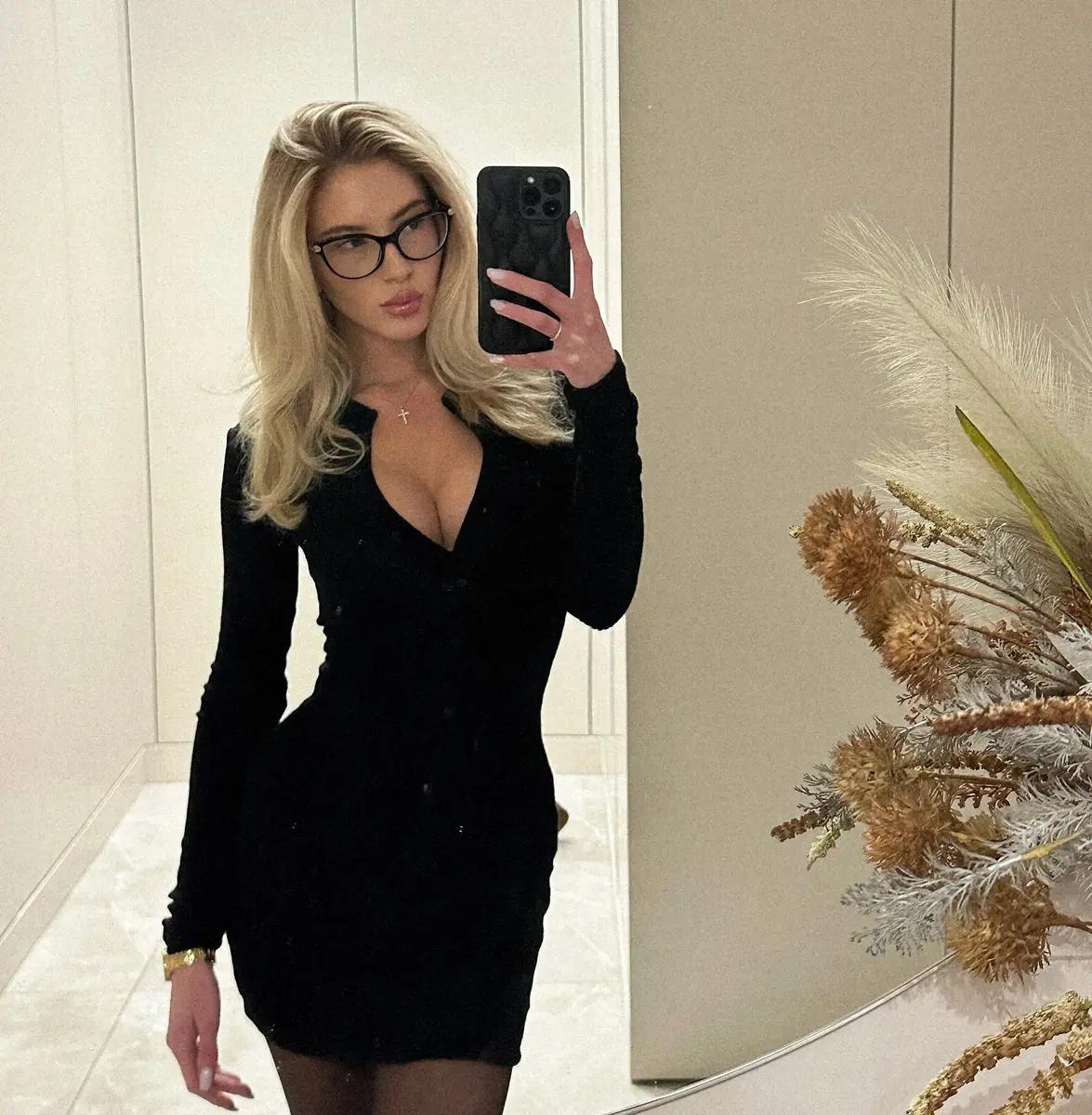 Chirmi escort in Dubai