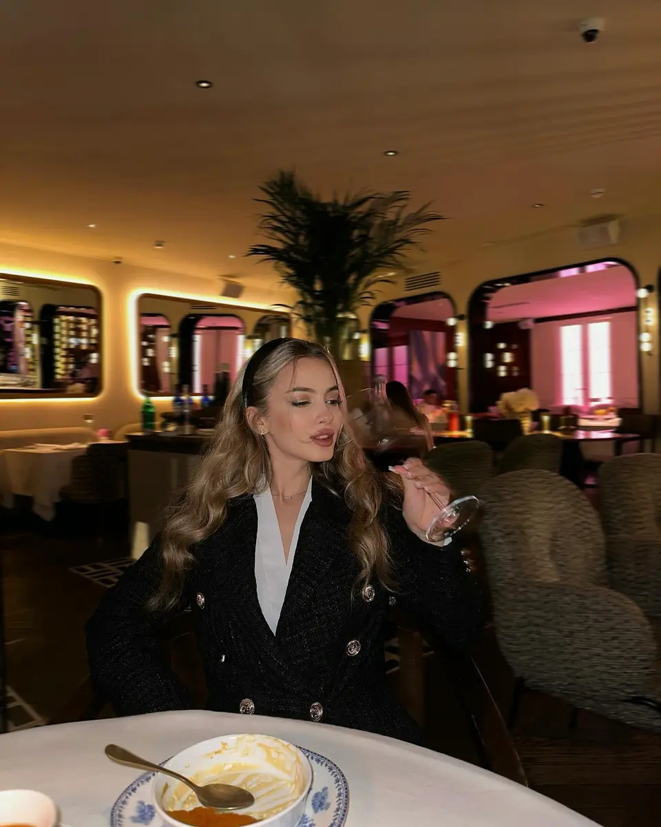 Coriya escort in Dubai