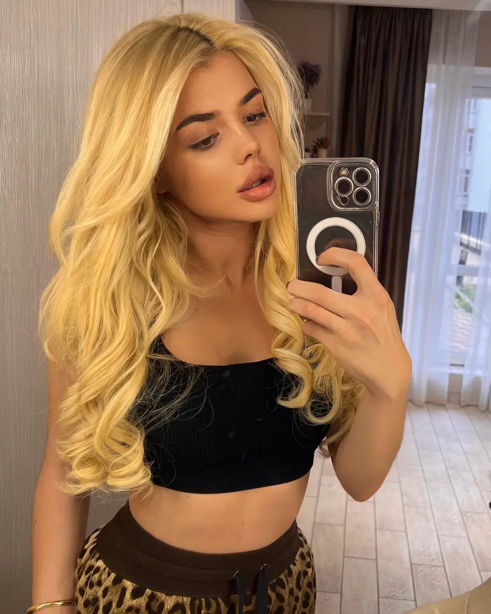 Dinars escort in Dubai