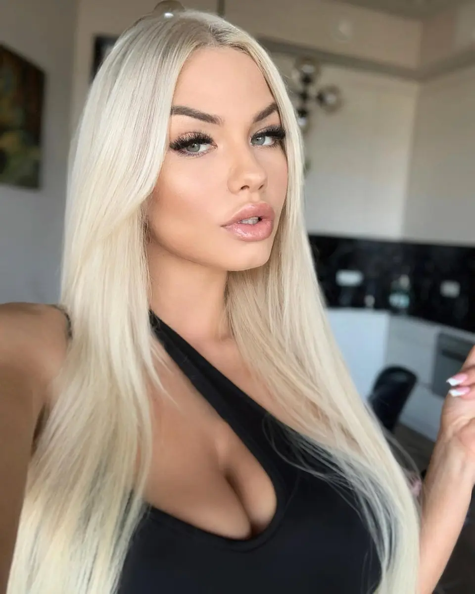 Karina escort in Dubai