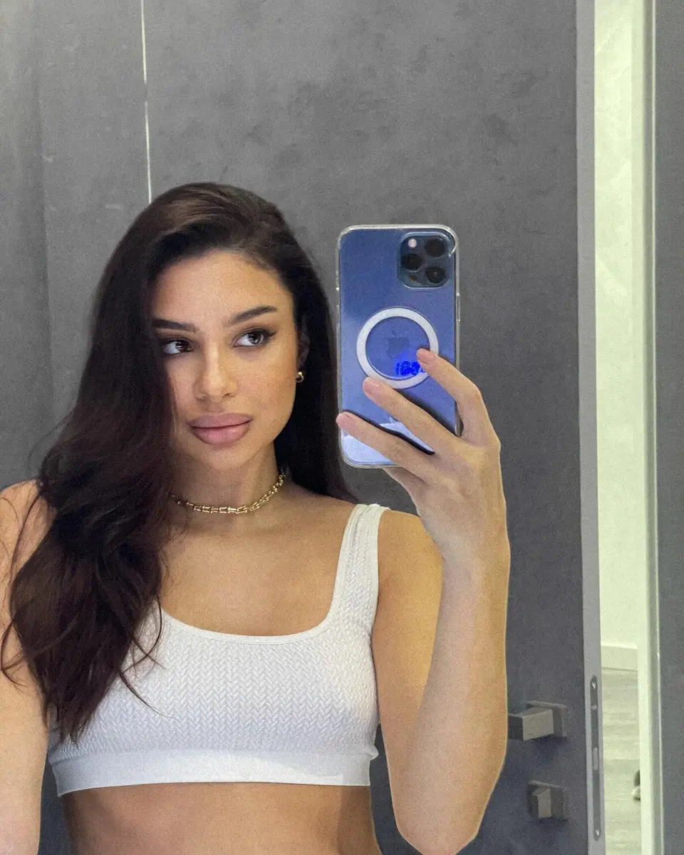 Karina escort in Dubai