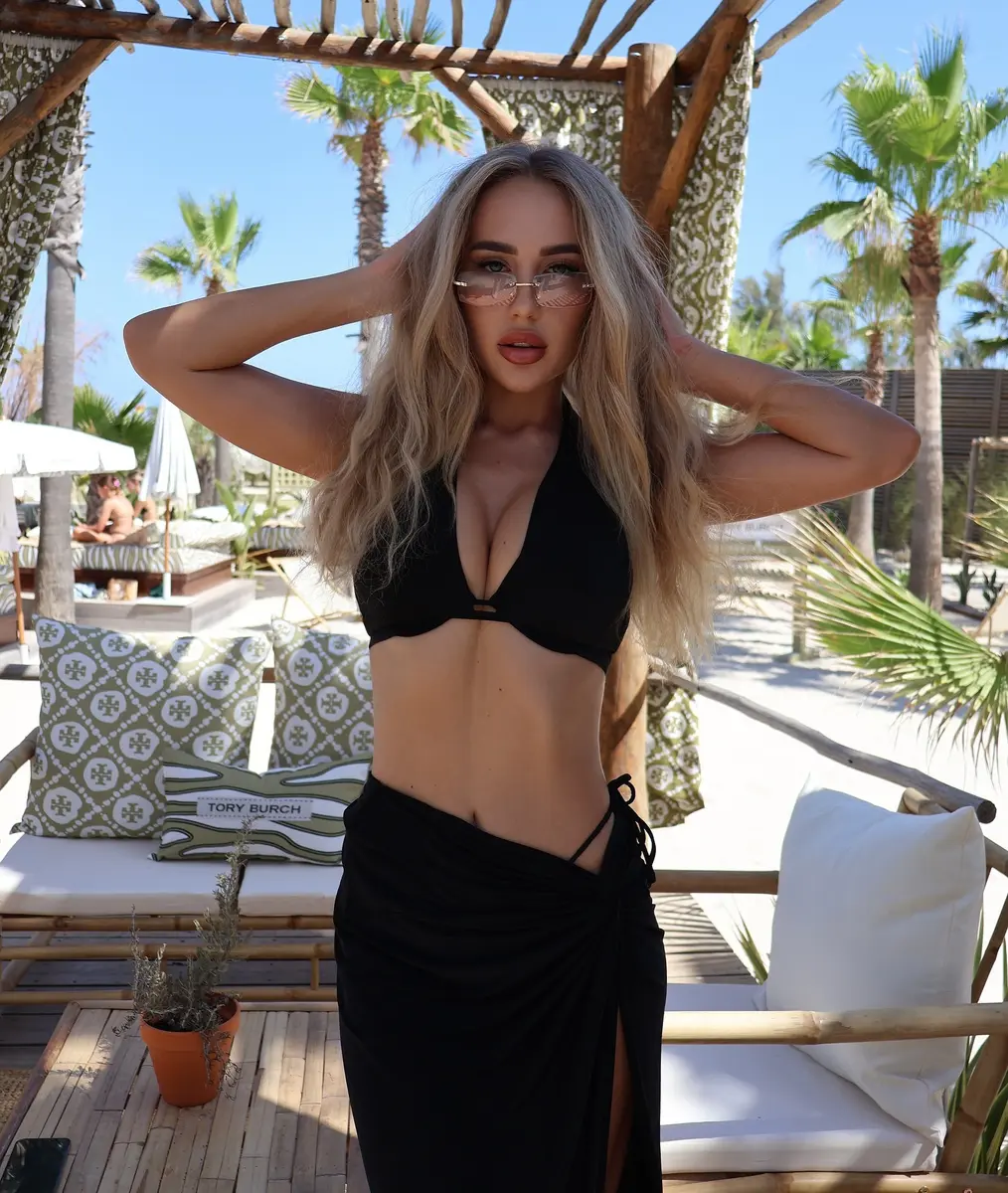 Lira escort in Dubai