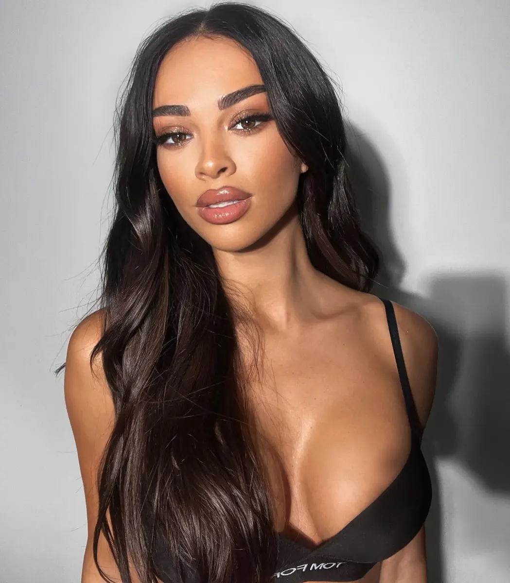 Pauline escort in Dubai