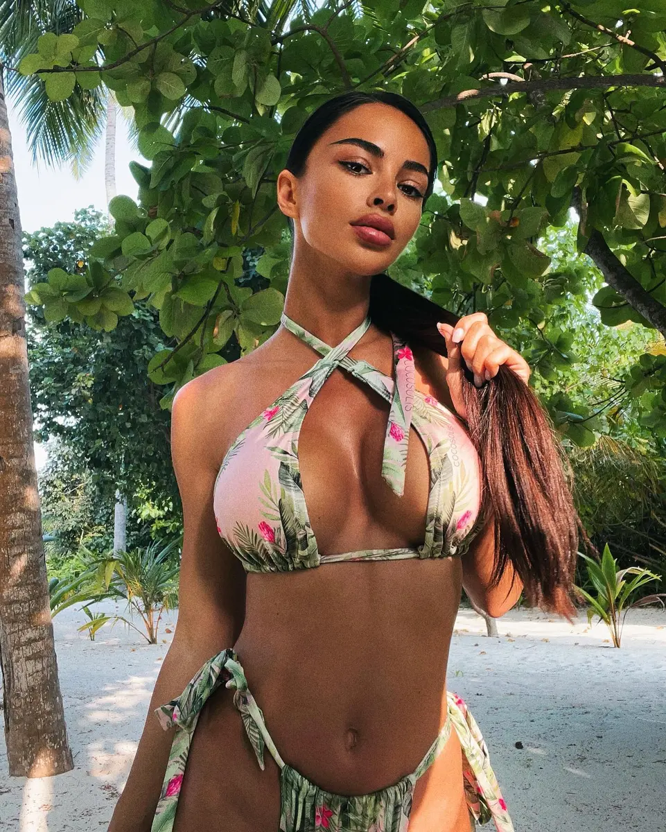 Pauline escort in Dubai