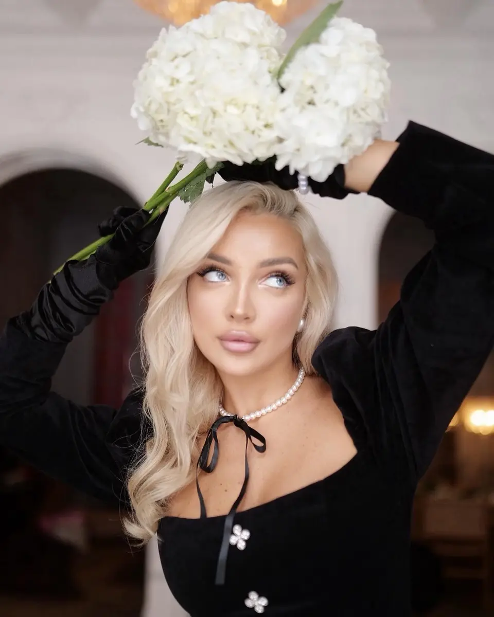 Zoya escort in Dubai